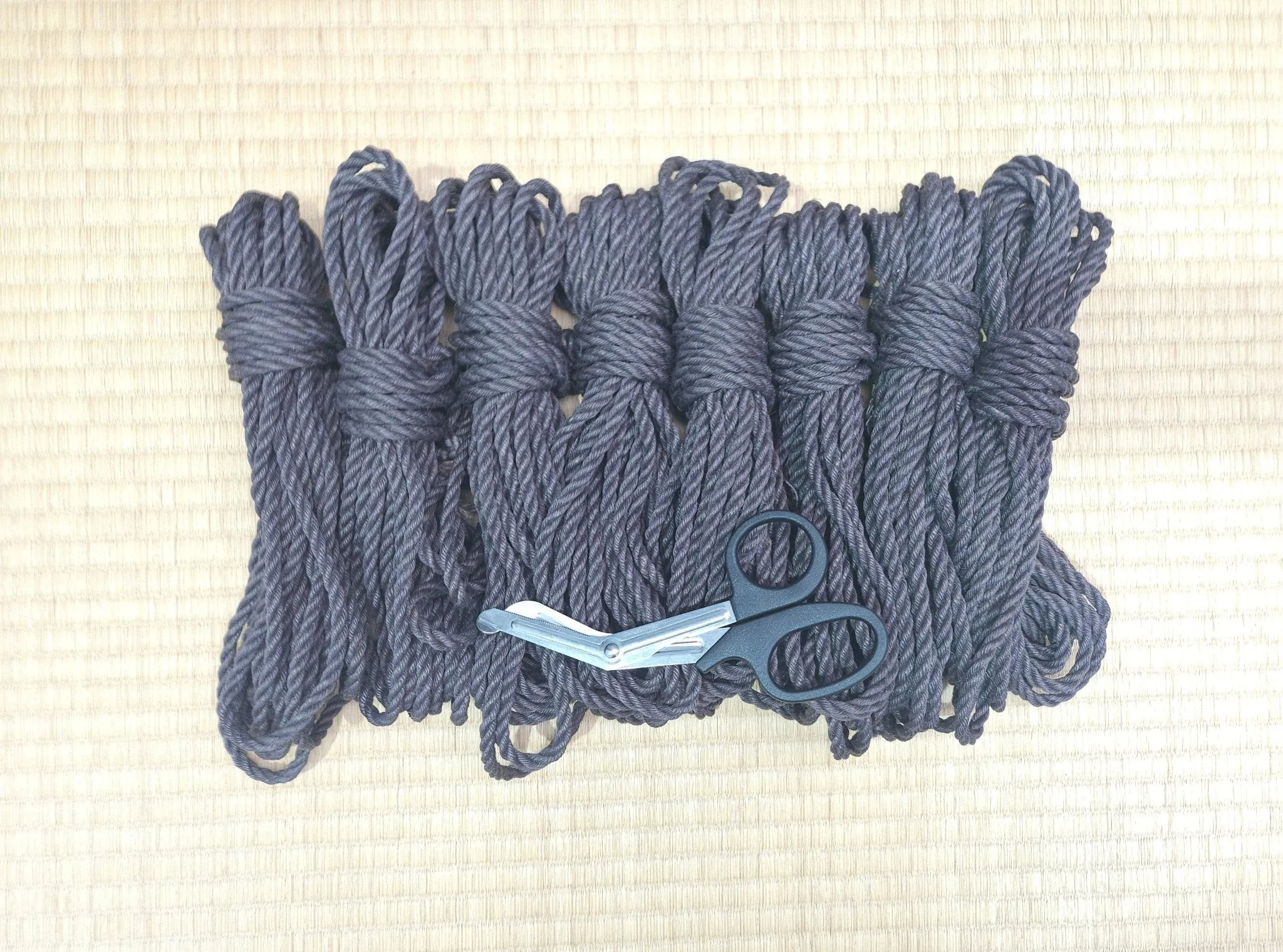 Grey "Gure" - Shibari Rope - Jute- Fully Treated