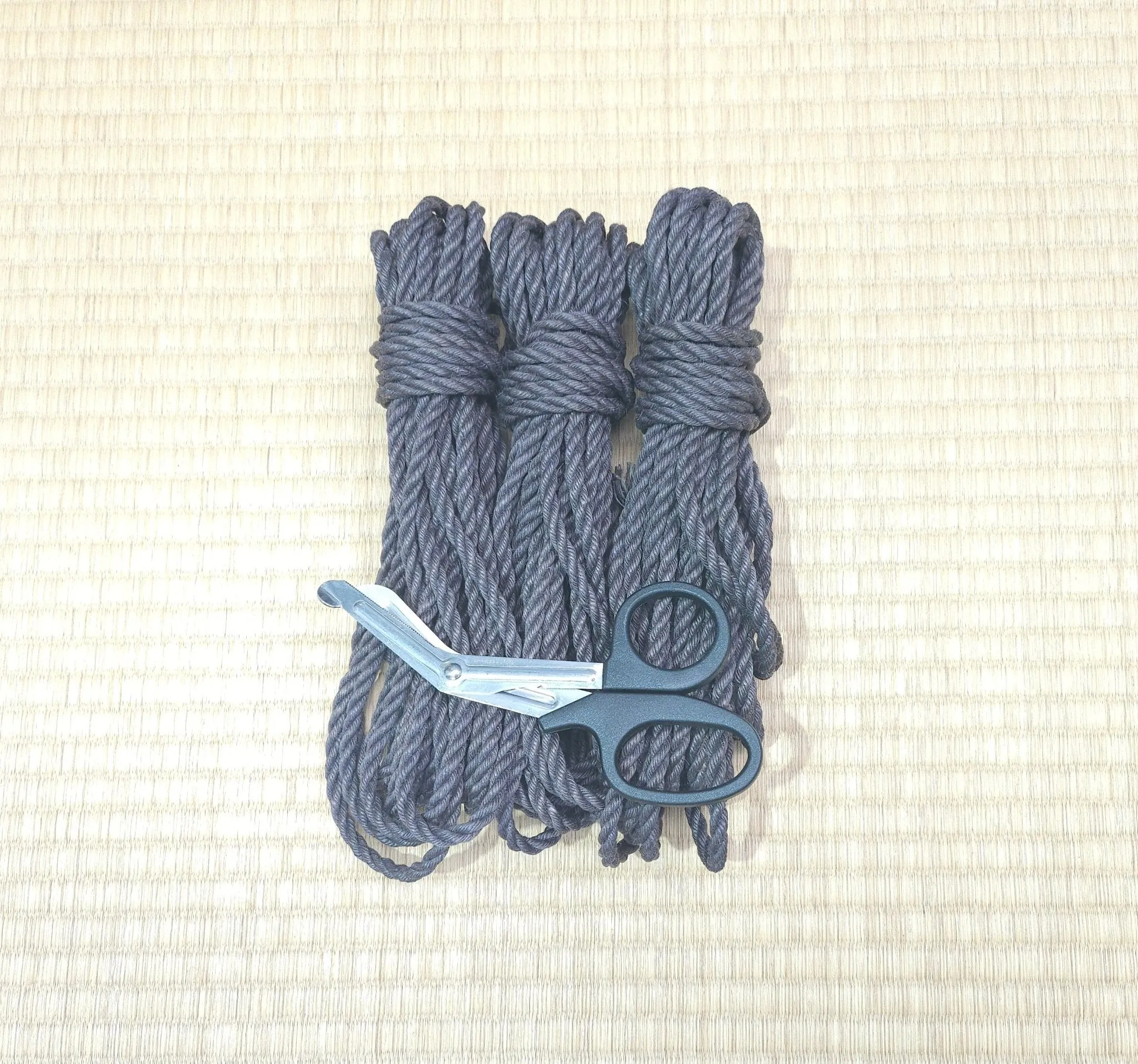 Grey "Gure" - Shibari Rope - Jute- Fully Treated