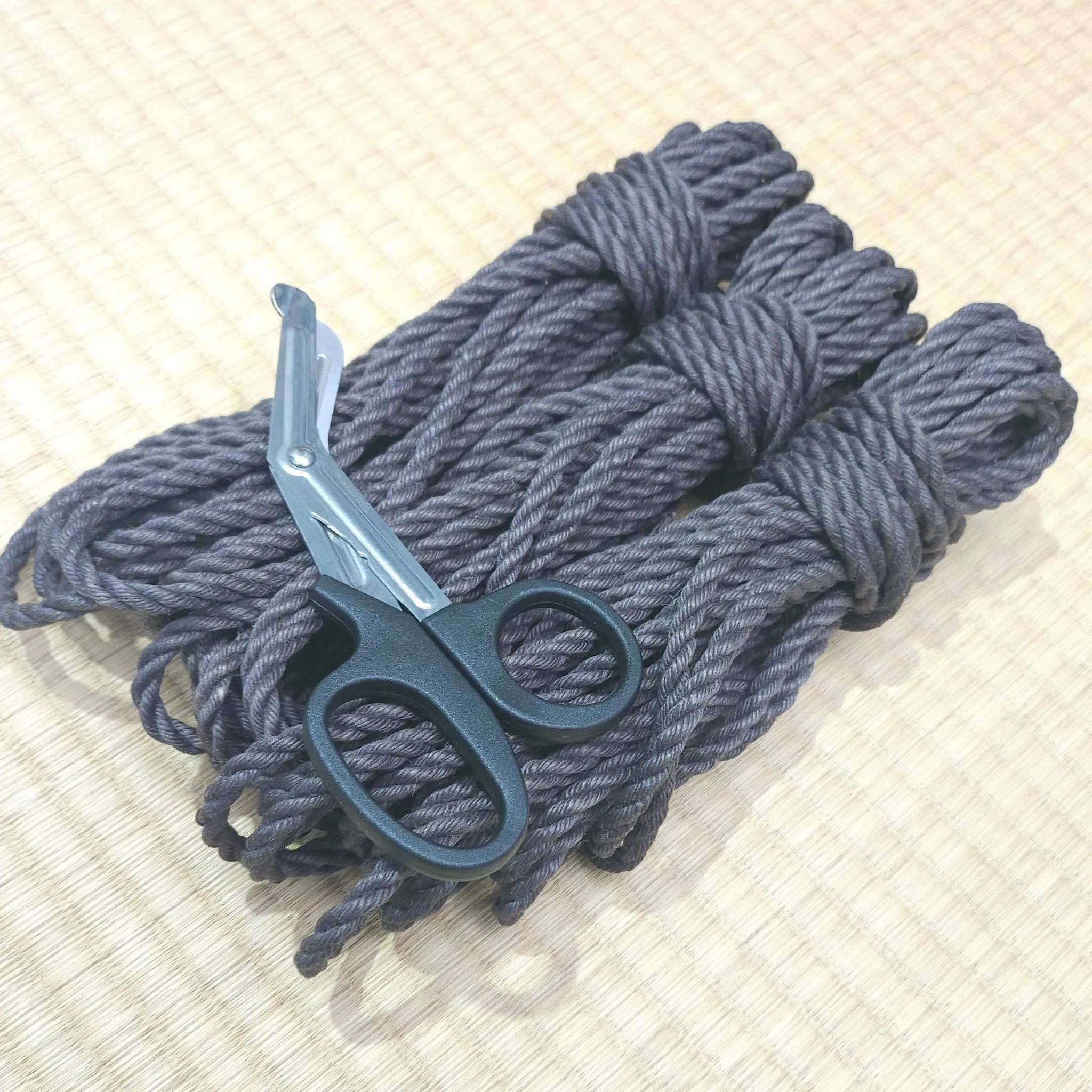 Grey "Gure" - Shibari Rope - Jute- Fully Treated